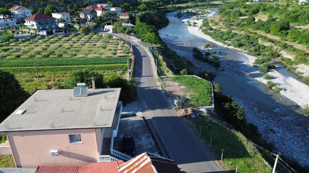 Villa Mesi Bridge by River photo 4
