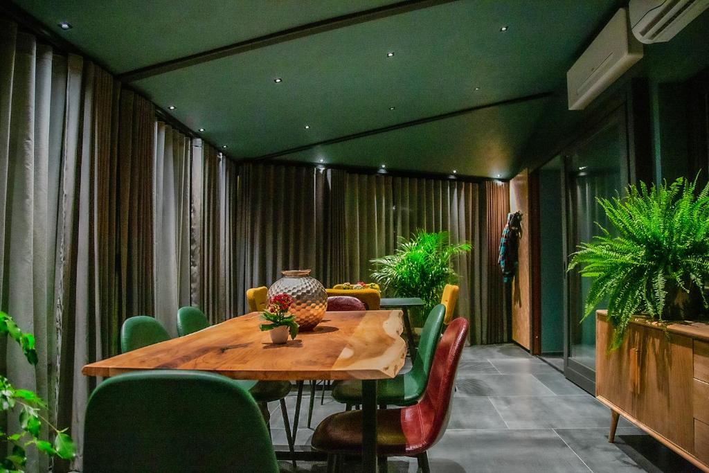 MANTRA Suite&Rooms - Tap to explore photos