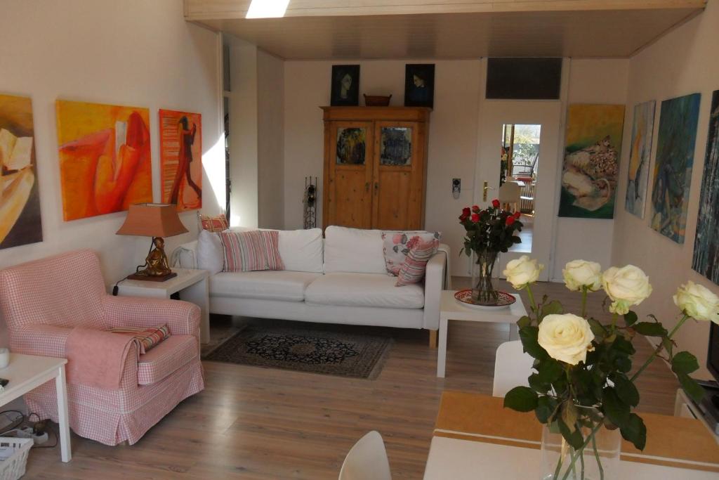 3-Zi Atelierdachwohnung mit Bergblick Seenähe und 2 Loggia