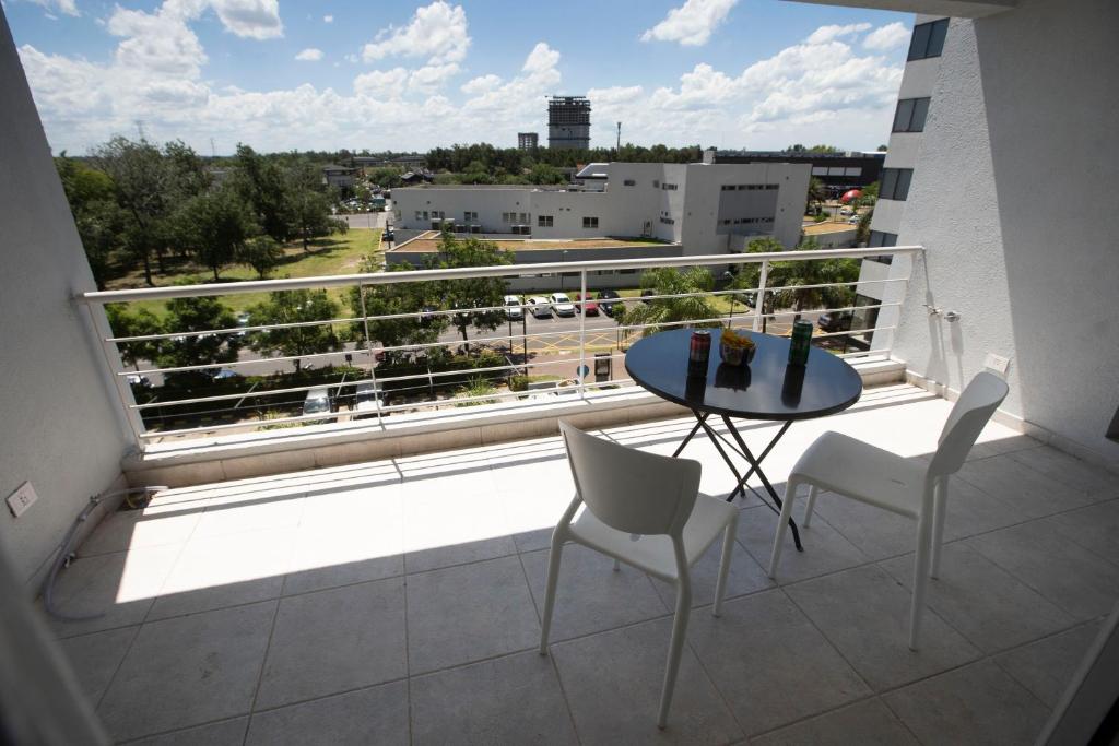 NORDELTA- Departamento con Terraza Privada, Cochera Cubierta, Gym y Piscina photo 3