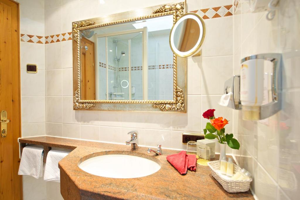 Сьюит (Полулюкс с видом на улицу), Park Hotel Laim