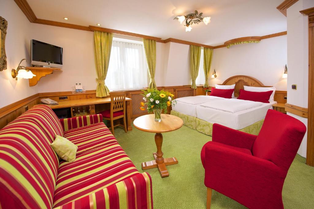 Сьюит (Полулюкс с видом на улицу), Park Hotel Laim