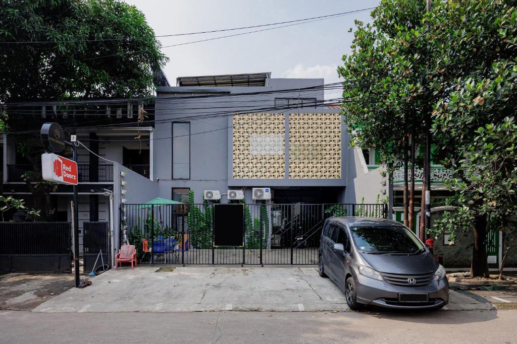 RedDoorz Syariah Plus at Limus Nunggal photo 4