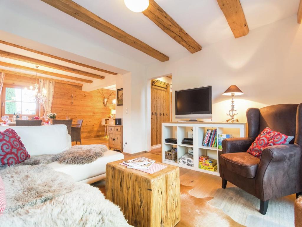 Holiday home in Ellmau near the ski lift, cleaning included photo 3