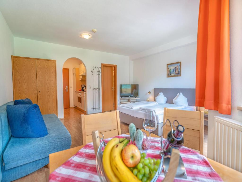 Quiet apartment with ski storage, cleaning included photo 2