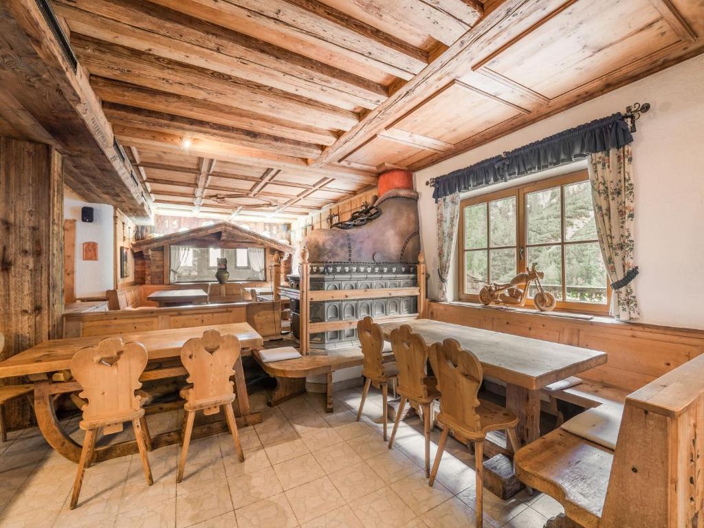 Quaint alpine hut in the Stubaital with sauna, cleaning included photo 2