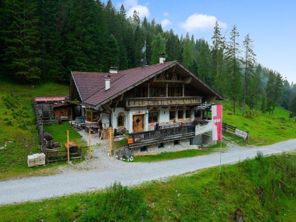 Quaint alpine hut in the Stubaital with sauna, cleaning included
