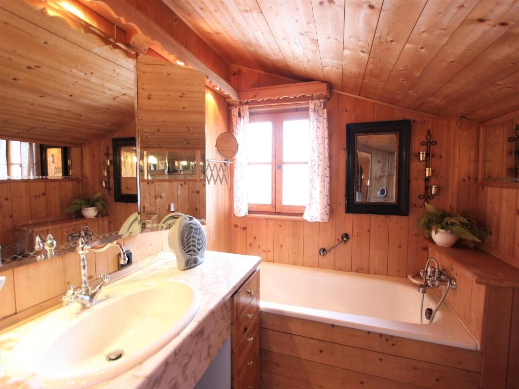 Attractive chalet right on the piste with sauna, cleaning included photo 3