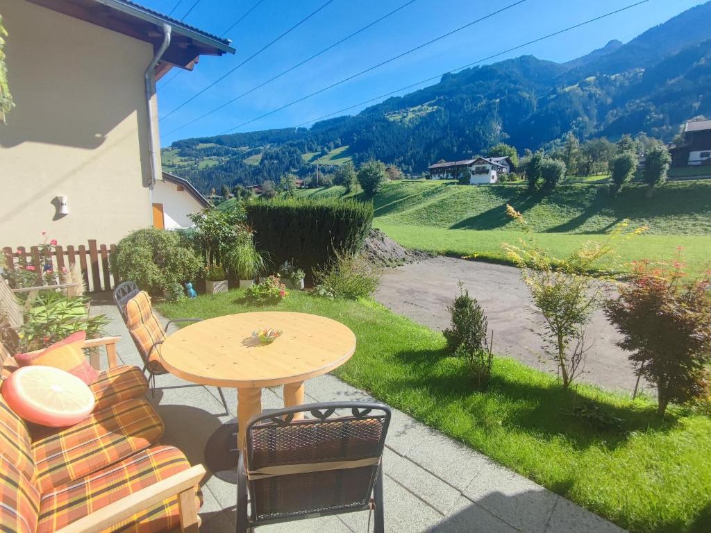 Great holiday home in Hippach with sun terrace, cleaning included