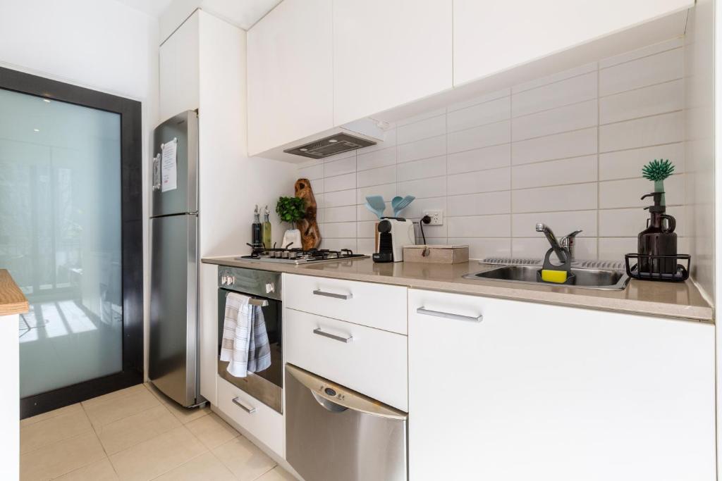 Casabonita 5 min 2 MCG Patio Parking Netflix photo 3