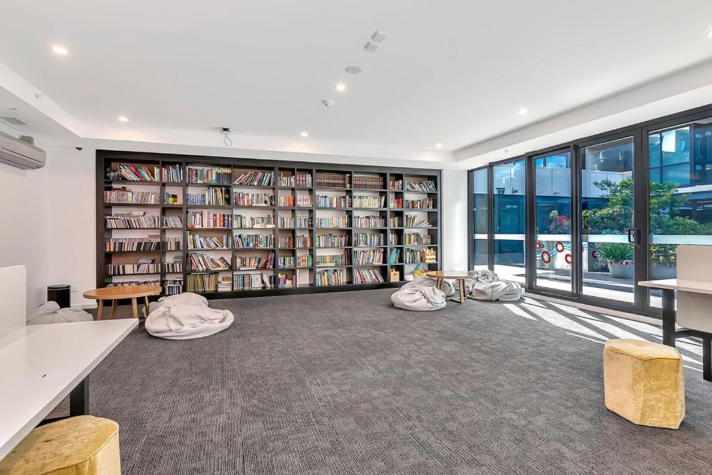 Cityscape Haven - CBD retreat with an array of Hotel Amenities photo 3