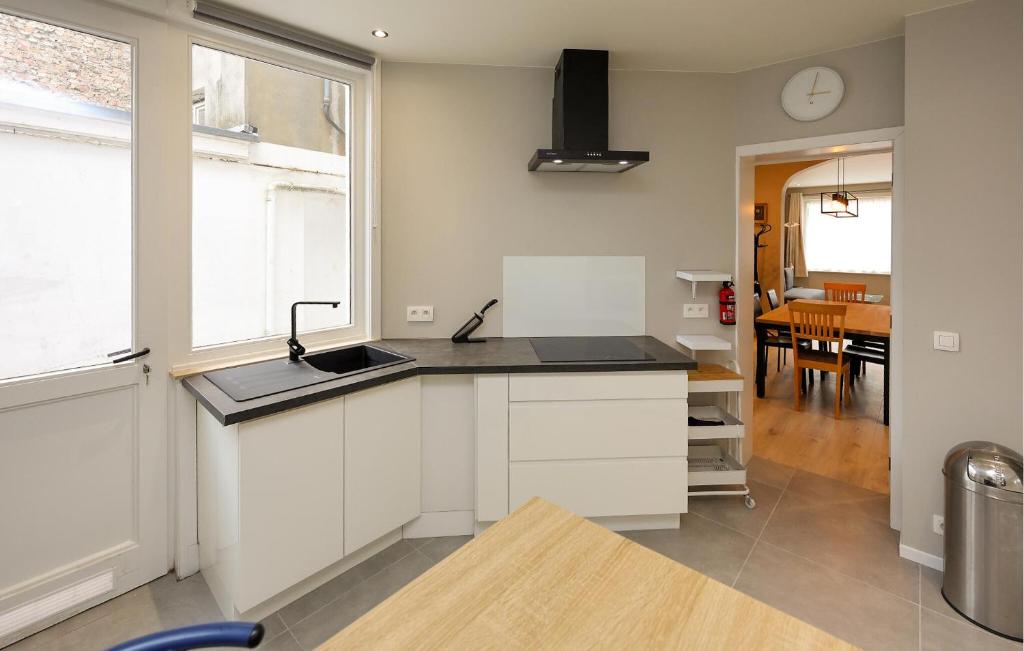 Amazing Apartment In Oostende With Wifi photo 3