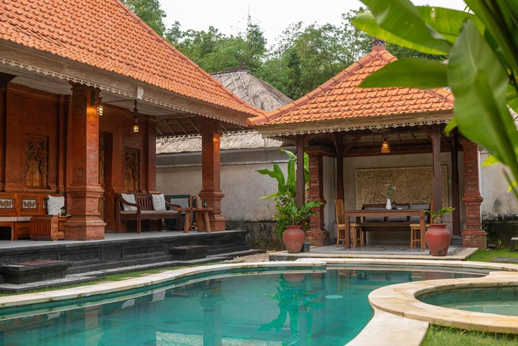 Puri Samana Villas by Tanya Pink photo 1