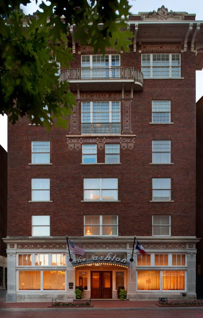 The Ashton Hotel photo 2