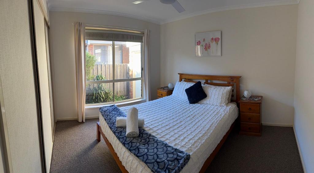 2BR Self Contained Holiday Unit Close to Water photo 3