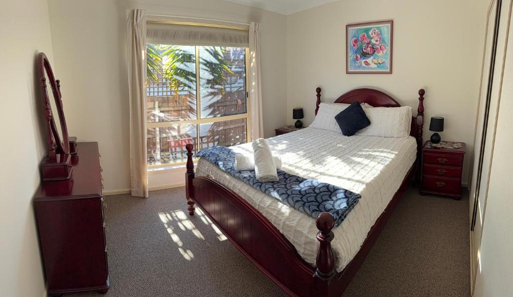 2BR Self Contained Holiday Unit Close to Water photo 2