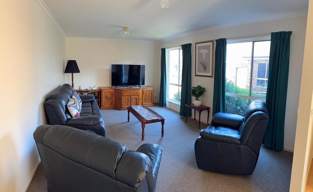 2BR Self Contained Holiday Unit Close to Water photo 4
