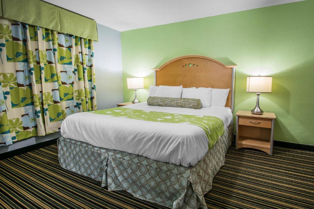 Rodeway Inn & Suites Winter Haven Chain of Lakes photo 4