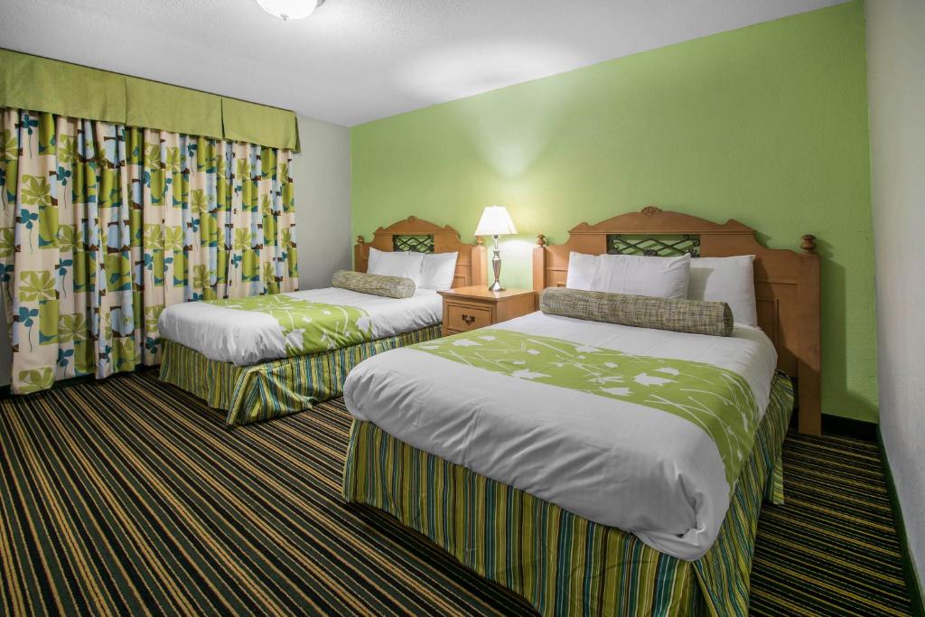 Rodeway Inn & Suites Winter Haven Chain Of Lakes image