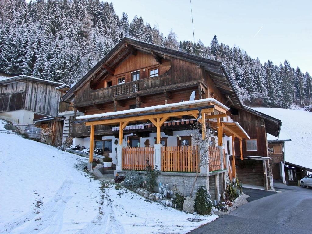 Beautiful flat in Kaltenbach near the ski area, cleaning included photo 1