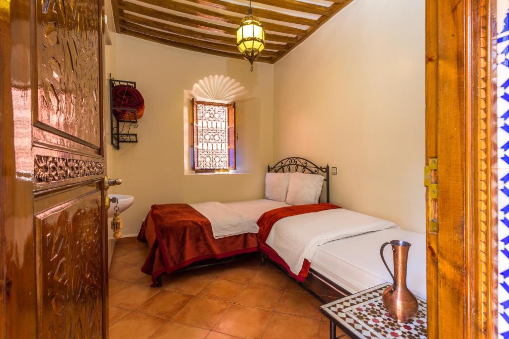 Трехместный (Трехместный номер эконом-класса с общей ванной комнатой), Hotel Atlas