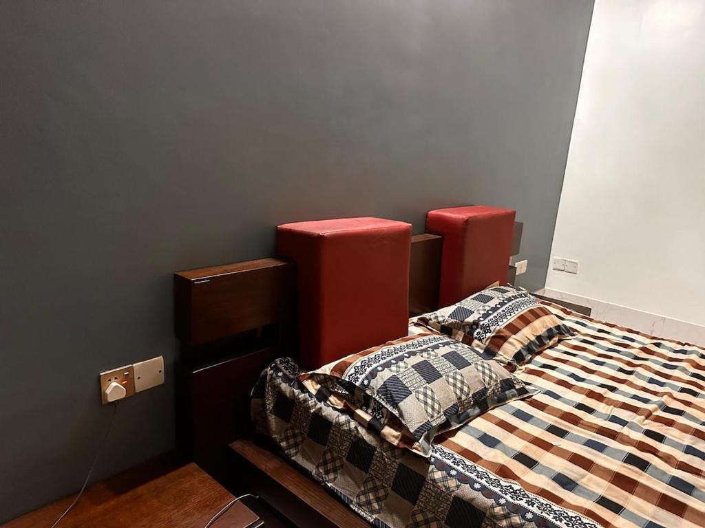 3 BR Luxury Home with 5 Baths, Office & Staff Room photo 2