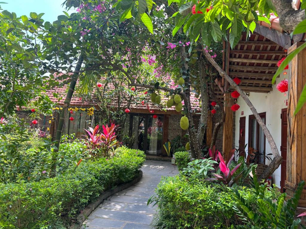 Tam Coc Serene Bungalow - Tap to explore photos