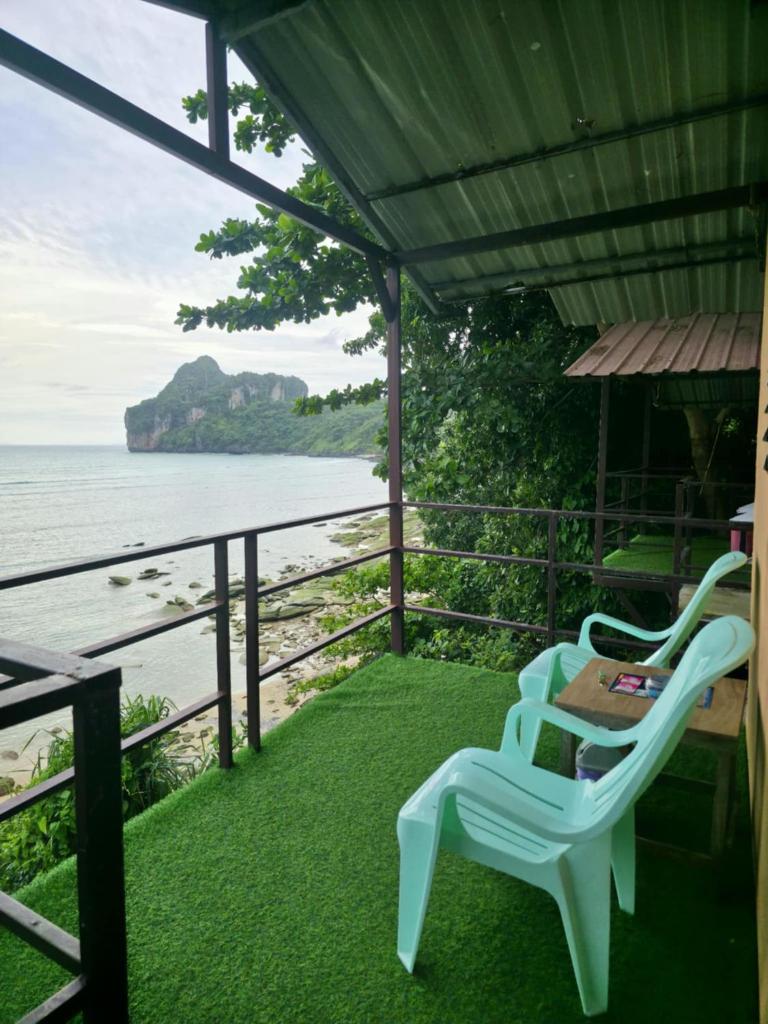 Phi Phi Seaside Bungalow, في في آيلاند فيليدج بيتش ريزورت في في آيلاند فيليدج بيتش ريزورت