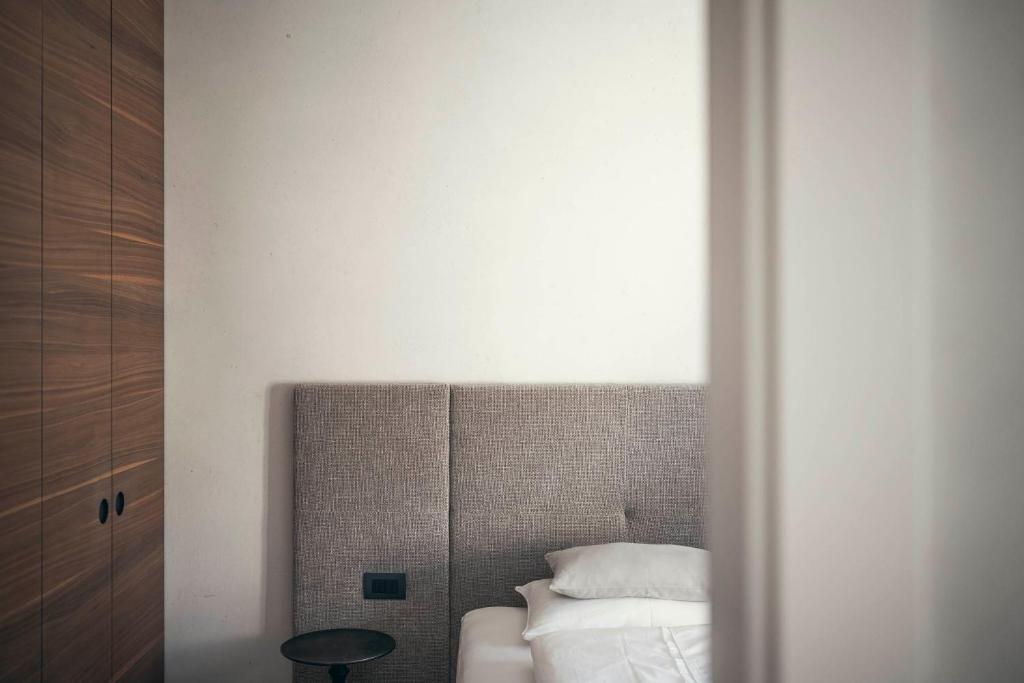 Apartment 901 - Tap to explore photos