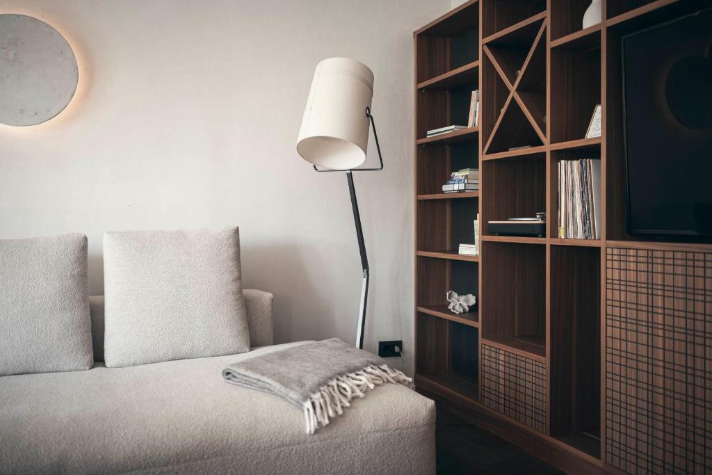 Apartment 901 - Tap to explore photos