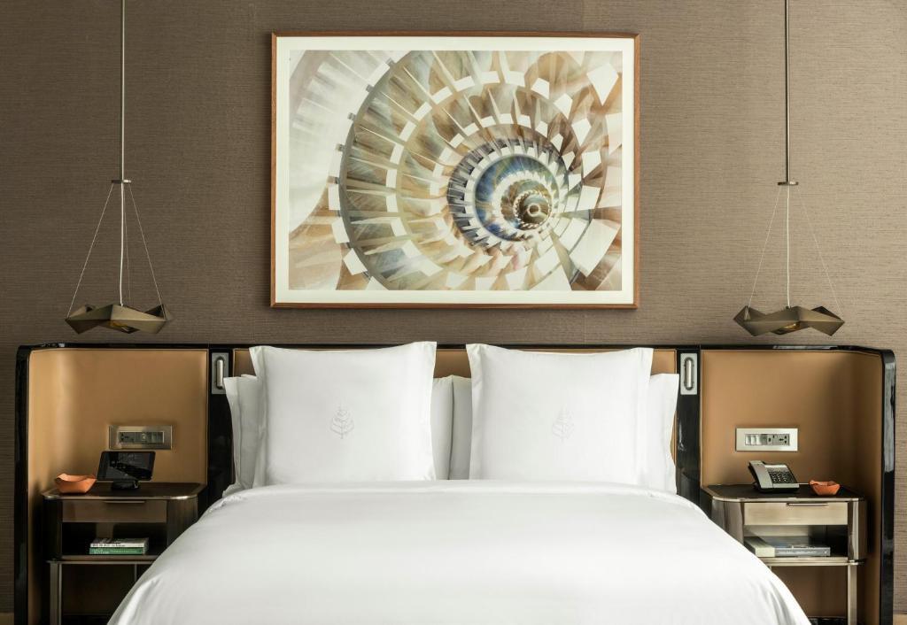 Двухместный (Улучшенный номер с кроватью размера «king-size»), Отель Four Seasons Hotel Dubai International Financial Centre