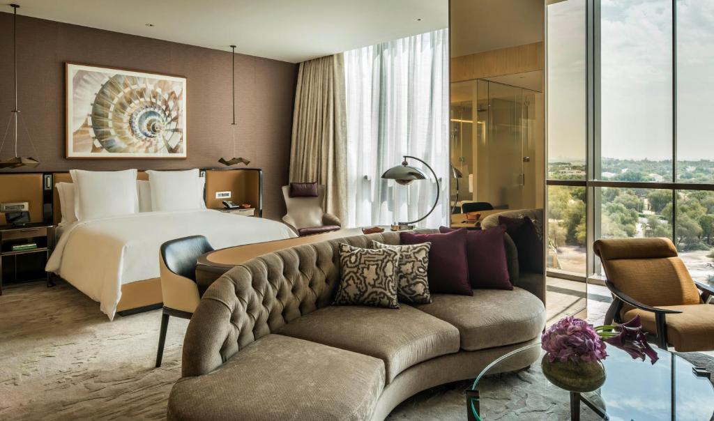 Студио (Люкс-студио с кроватью размера «king-size»), Отель Four Seasons Hotel Dubai International Financial Centre
