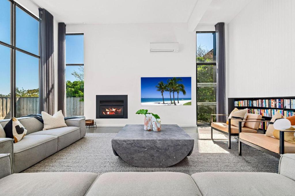 Panoramic Views & Contemporary Style photo 1