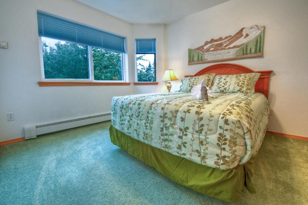 Frontier Suites Hotel in Juneau image