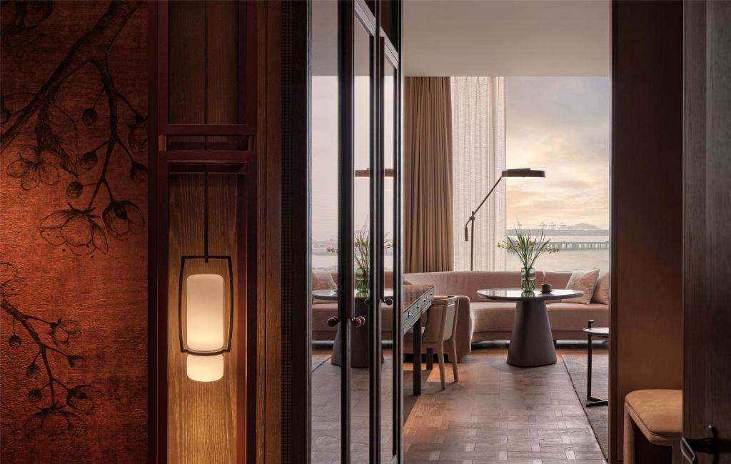 Conrad Shenzhen Room Type - Premium King Room with Bay View