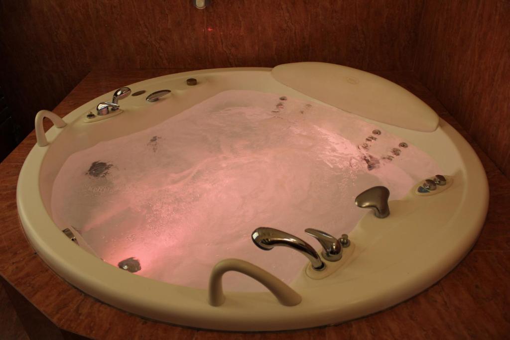 Сьюит (Люкс), Exis Hotel