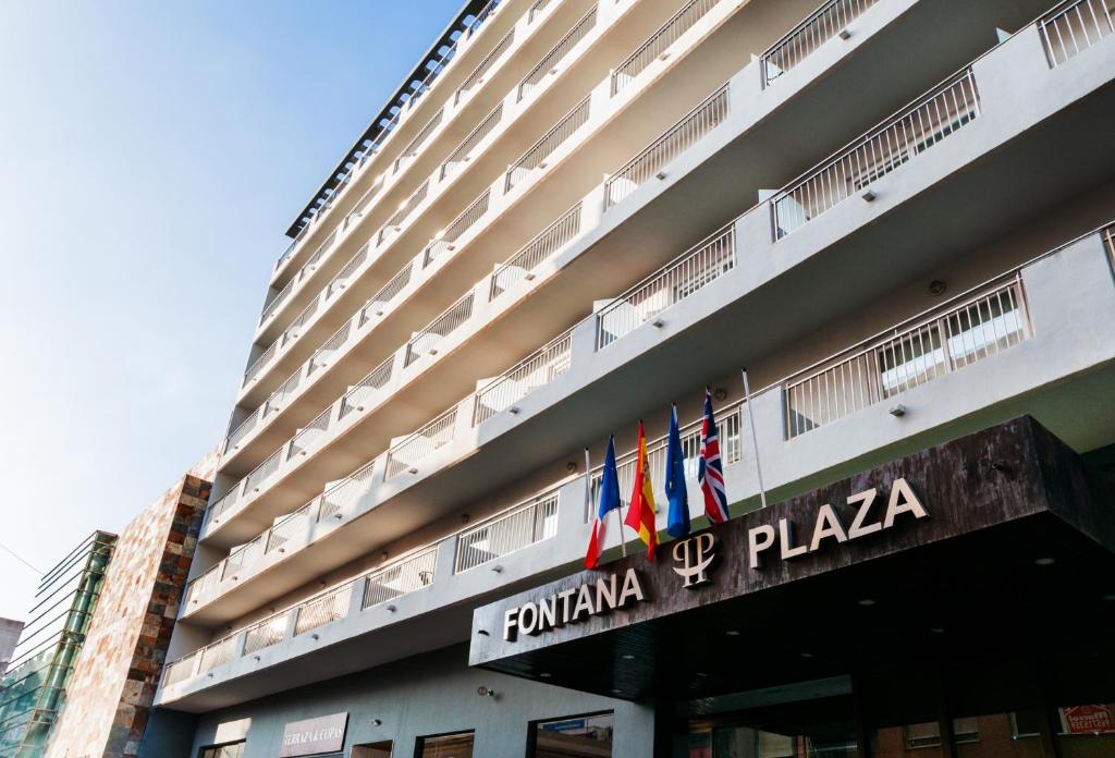 Hotel Fontana Plaza - Tap to explore photos