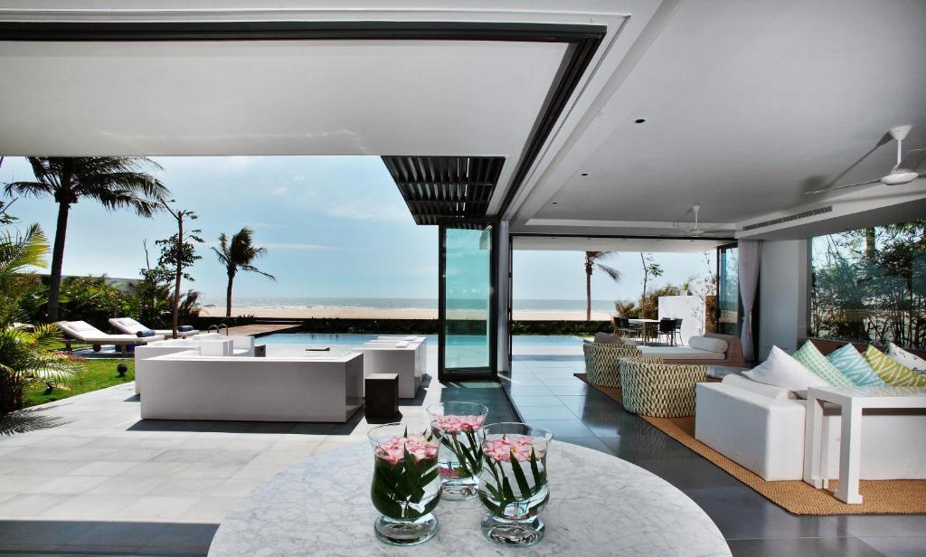 Вилла (Вилла «Премиум» с бассейном, рядом с пляжем), Sanctuary Ho Tram Resort Community