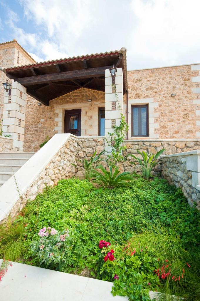 Villa-Aristotelis photo 2