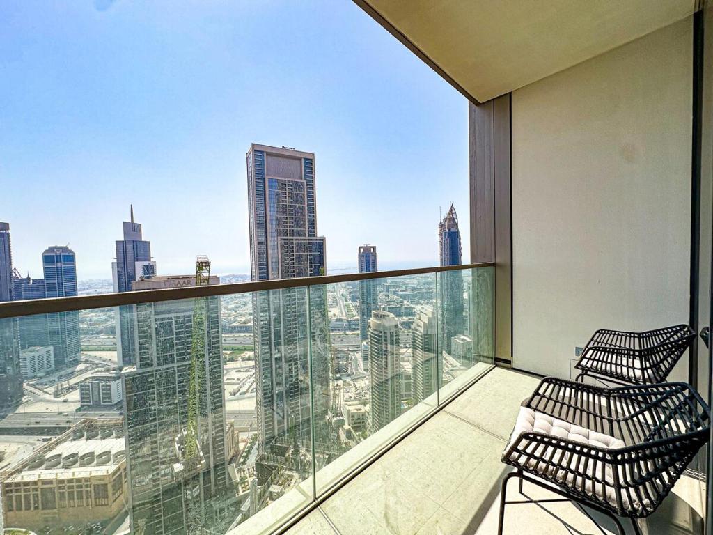 GRANDE High Floor 1BHK 4 Min Walk Burj Kha Dubai Mall Infinity Pool with Fountain view Free Parking By THE MERIDIAN LUXE photo 2