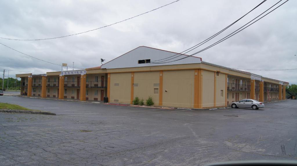 Executive Inn image