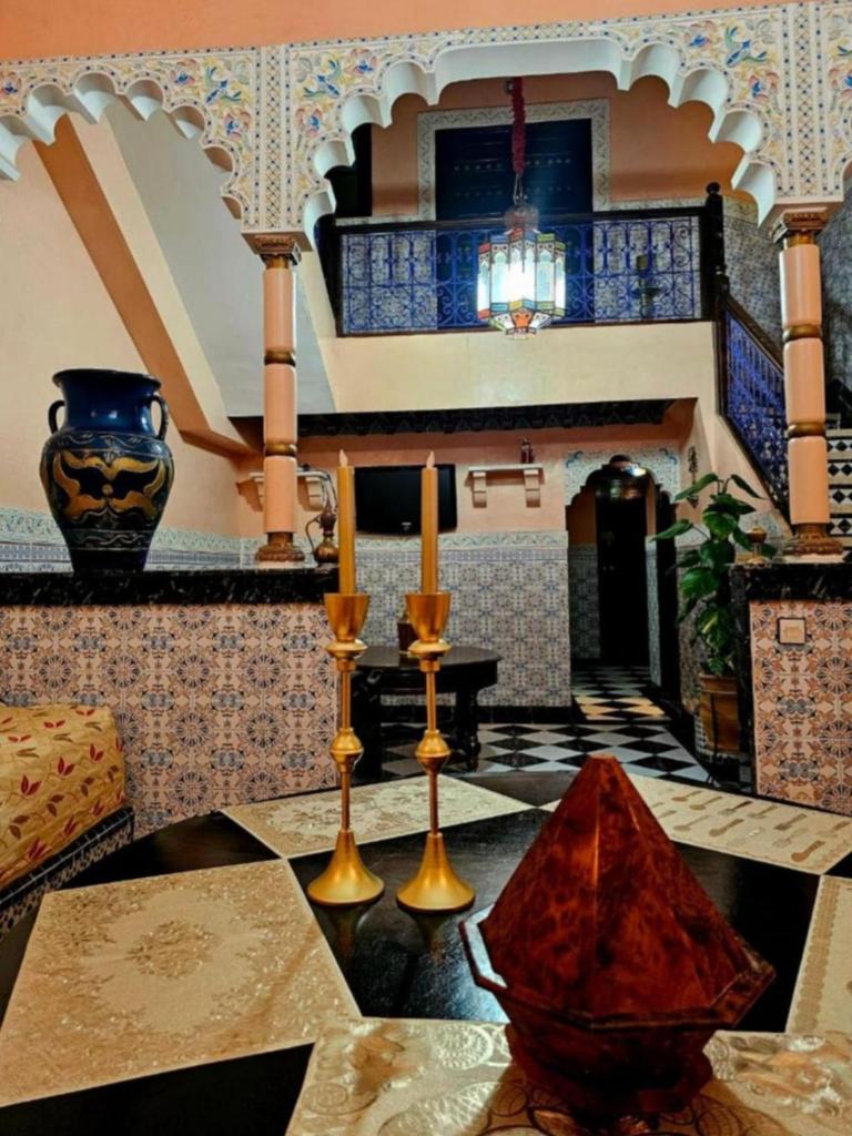 Riad yazuinaa - Tap to explore photos
