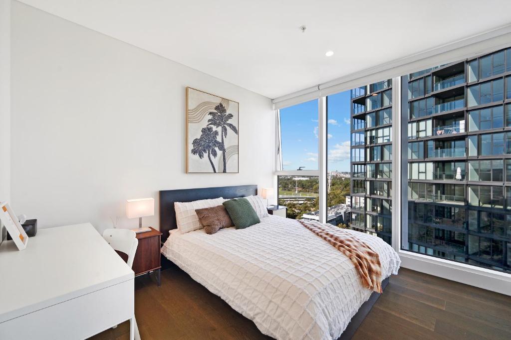 Breathtaking Views - 2BRs with Pool, Parking & Gym photo 2