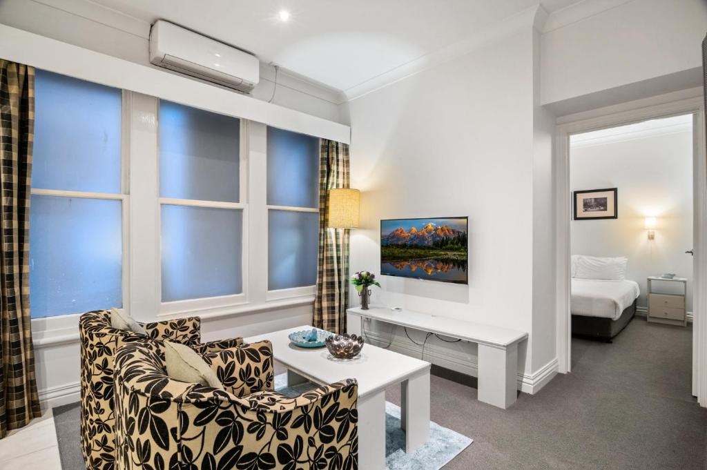 Melbourne CBD 1-Bed with A C Close to Theatres