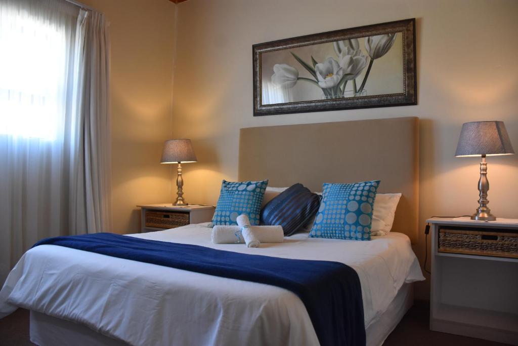 Culdesac Guesthouse Oudtshoorn - Tap to explore photos
