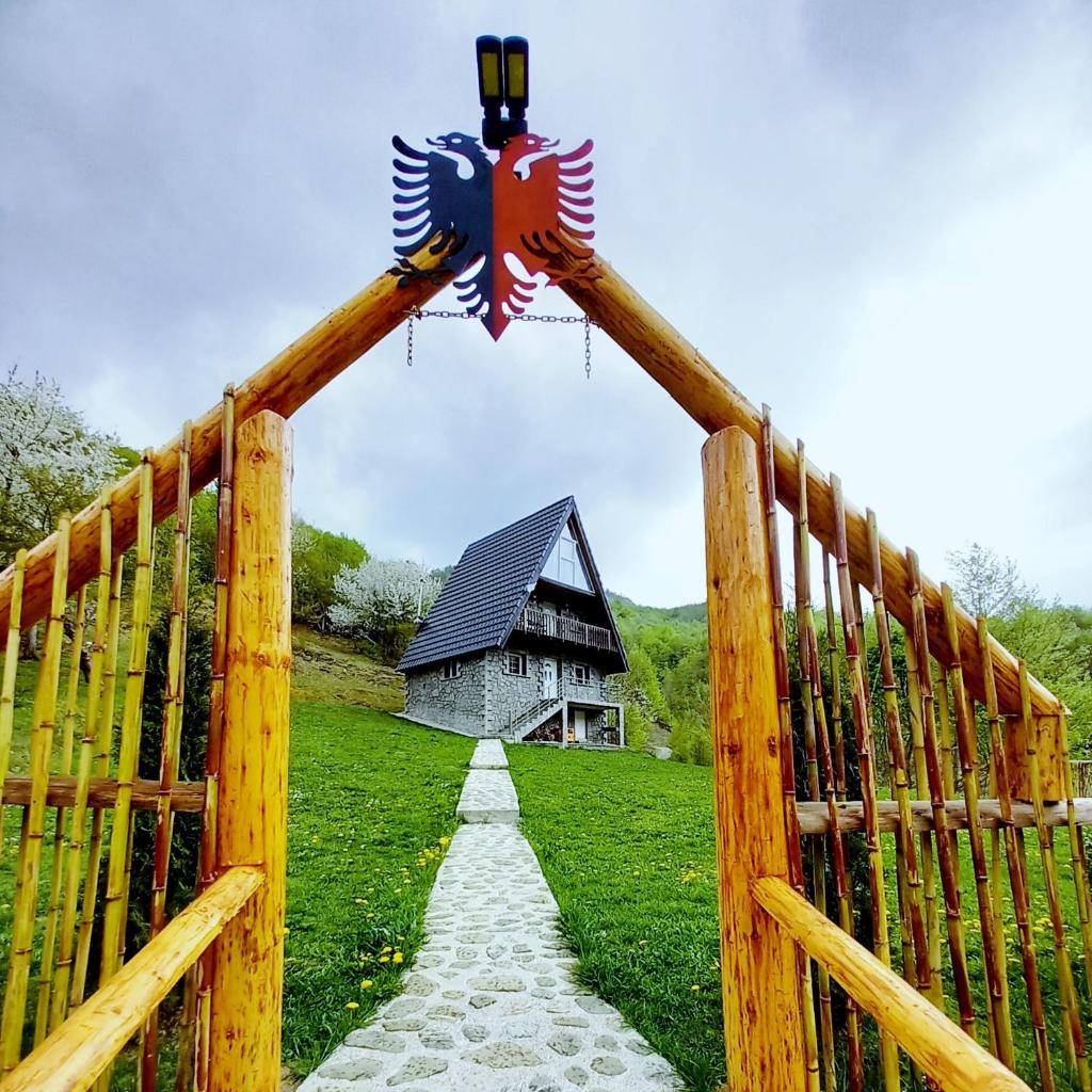 Shtepia e Shqiponjes photo 1