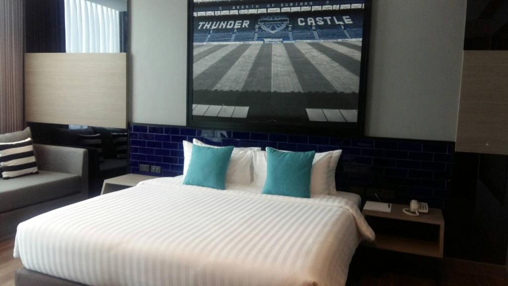 The Crystal Hotel Buriram - formerly X2 Vibe Buriram photo 4