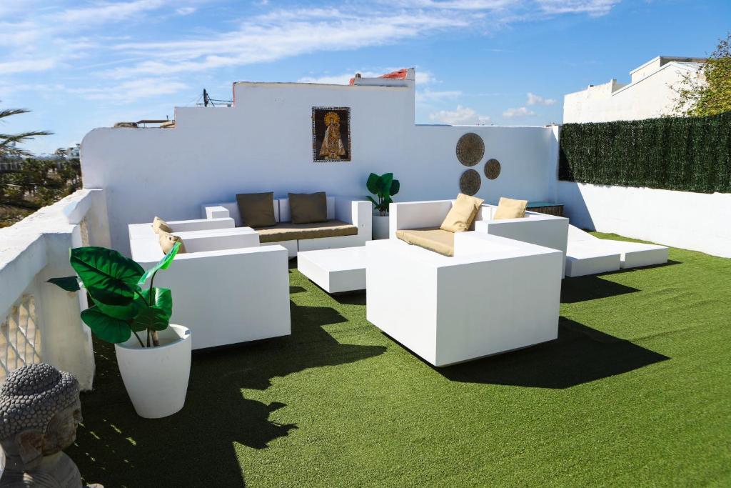 Valencia Luxury - Malvarrosa Beach - Tap to explore photos