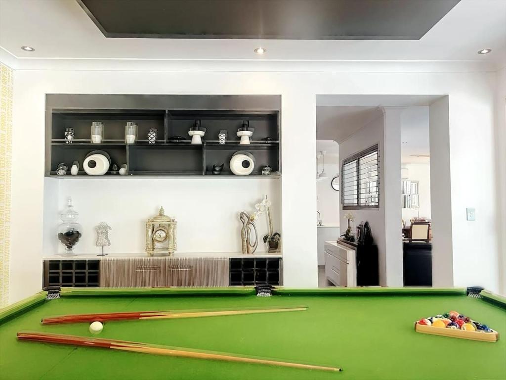 4 Ensuites Patio Pool BBQ Billiards Media Room photo 4