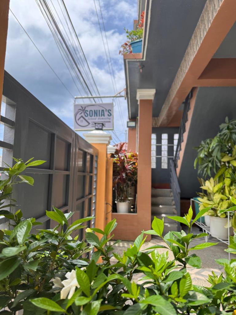 Cozy 1BR Unit with Full Bathroom,Kitchen, Wifi at Sonia's Island Stay, Baras, Catanduanes